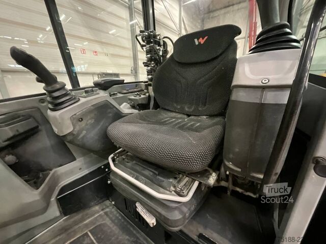 Minibagr Neuson EZ 36