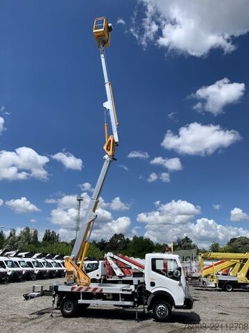 Fourgon tôlé Renault Maxity Multitel MX170 - 17 m