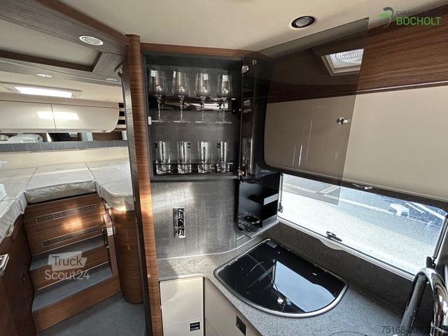 Integroitu matkailuauto CARTHAGO chic c-line I 4.9 LE Sky Dream Comfort