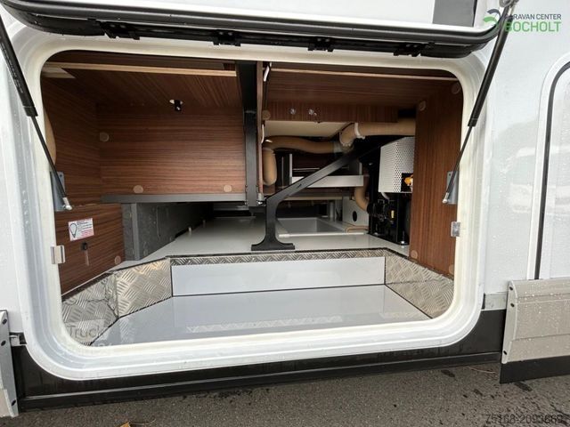 Integroitu matkailuauto CARTHAGO chic c-line I 4.9 LE Sky Dream Comfort