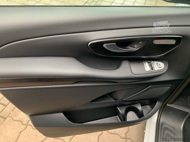 Microbuz Mercedes-Benz EQV 300, LANG - FACELIFT - MULTIBEAM, LEDER, 6 S