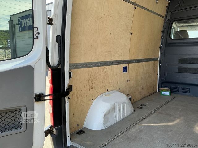 Kleinbus VOLKSWAGEN Crafter Kasten 35 kurz L1H2 Hochdach