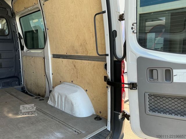 Kleinbus VOLKSWAGEN Crafter Kasten 35 kurz L1H2 Hochdach