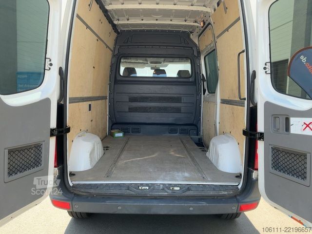 Kleinbus VOLKSWAGEN Crafter Kasten 35 kurz L1H2 Hochdach