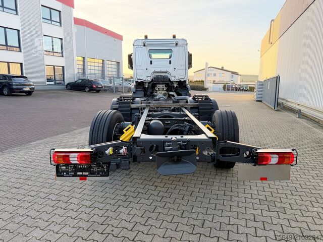 Lastbilchassi Mercedes-Benz Arocs 2553 L 6x2 Arocs 2553 L 6x2, Lenk-/Liftachse, Navi, MultimediaCockpit, Motorabtrieb