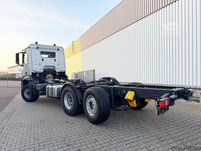 Hakowiec Mercedes-Benz Arocs 2553 L 6x2 Arocs 2553 L 6x2, Lenk-/Liftachse, Navi, MultimediaCockpit, Motorabtrieb