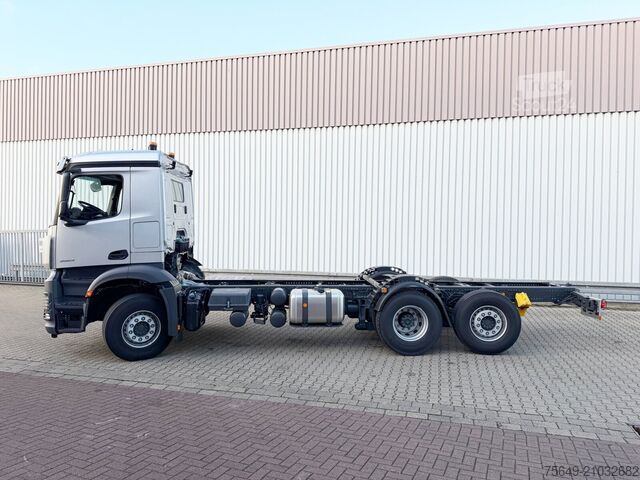 Haakarm vrachtwagen Mercedes-Benz Arocs 2553 L 6x2 Arocs 2553 L 6x2, Lenk-/Liftachse, Navi, MultimediaCockpit, Motorabtrieb