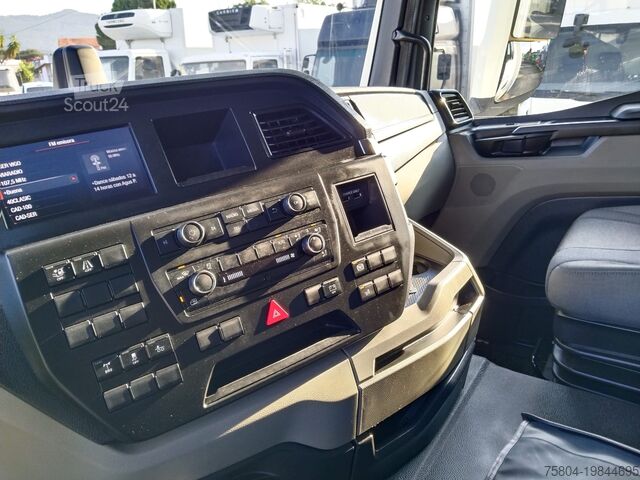 Camion-caisse MAN TGS 26.350