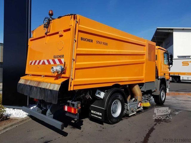 Kehrmaschine Mercedes-Benz Actros 2032 A 4x4 Bucher STKF 9500 Airport