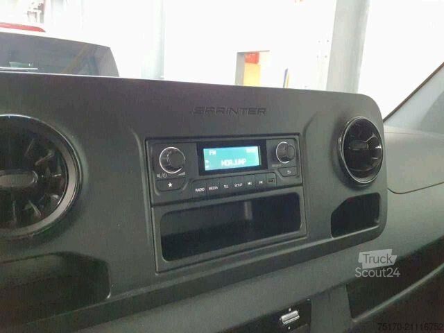 Hochdachkombi Mercedes-Benz eSprinter 312 DHL Regal KEP-Ausbau