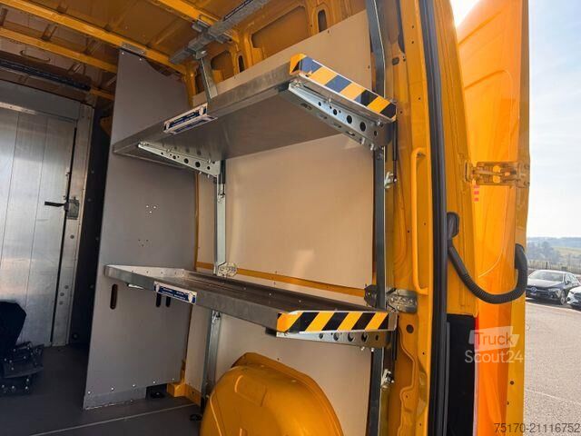 Hochdachkombi Mercedes-Benz eSprinter 312 DHL Regal KEP-Ausbau