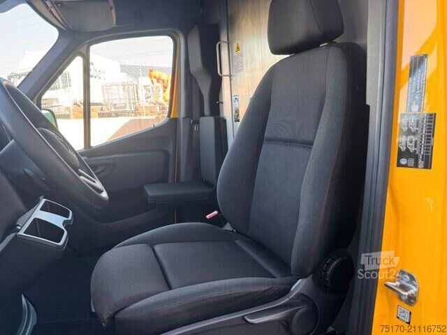 Hochdachkombi Mercedes-Benz eSprinter 312 DHL Regal KEP-Ausbau