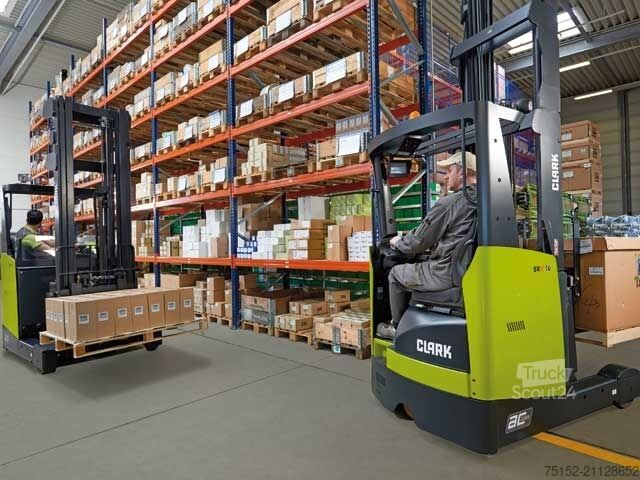 Heftruck met intrekbare mast Clark SRX 14