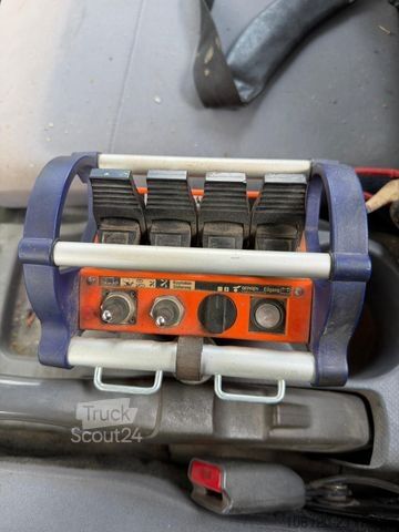 Самосвален ван ISUZU 75D Absetzer Gergen Helios 8 *Defekt*