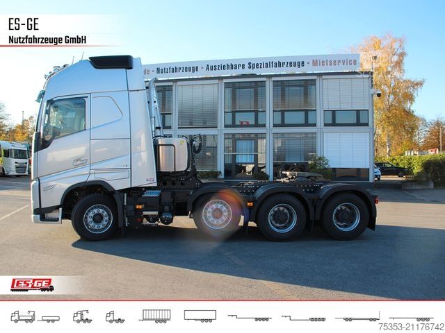 Zware vrachtwagen VOLVO FH 551 8x4 Tridem VLA (Luftfederung)