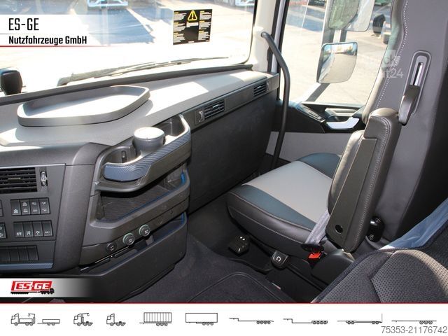 Zware vrachtwagen VOLVO FH 551 8x4 Tridem VLA (Luftfederung)