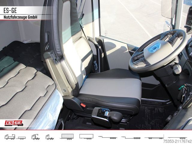 Zware vrachtwagen VOLVO FH 551 8x4 Tridem VLA (Luftfederung)