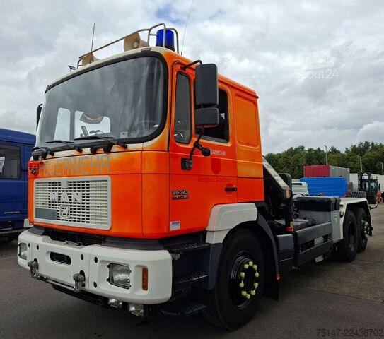 Haakarm vrachtwagen MAN 26.343 6x2*4 Meiller Abroller + Kran Feuerwehr