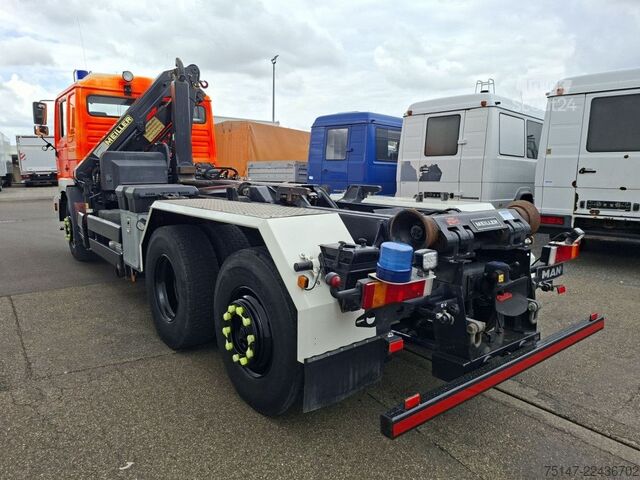 Haakarm vrachtwagen MAN 26.343 6x2*4 Meiller Abroller + Kran Feuerwehr