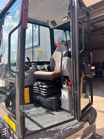Minikotró BOBCAT E 27  - Exclusive Edition 1of1