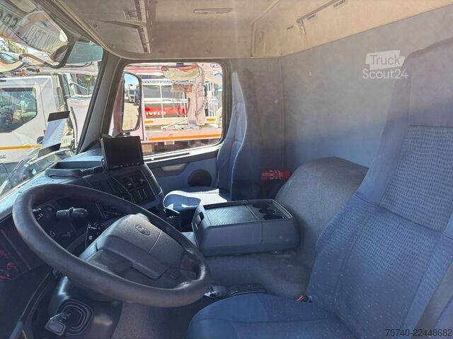 куфар Volvo FM 310 + DHOLLANDIA LOADLIFT 3000 KG + ZIJDEUR ...