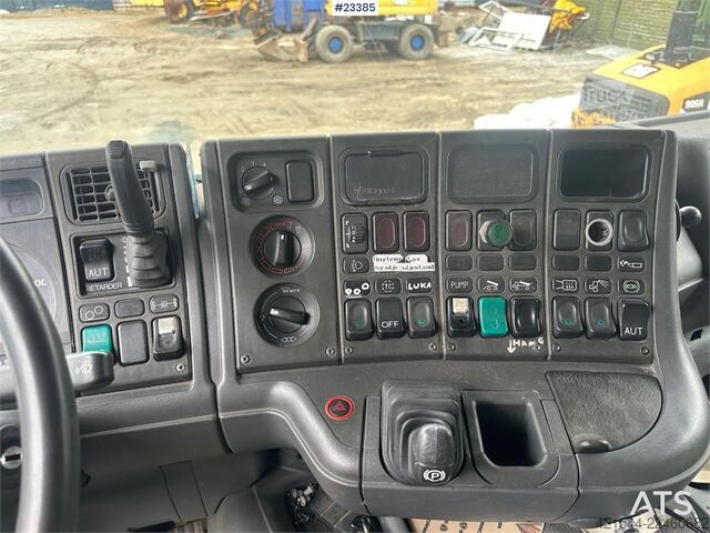 Savivartis Scania R124/400 hook truck w/ 26T hook and box. WATCH VID