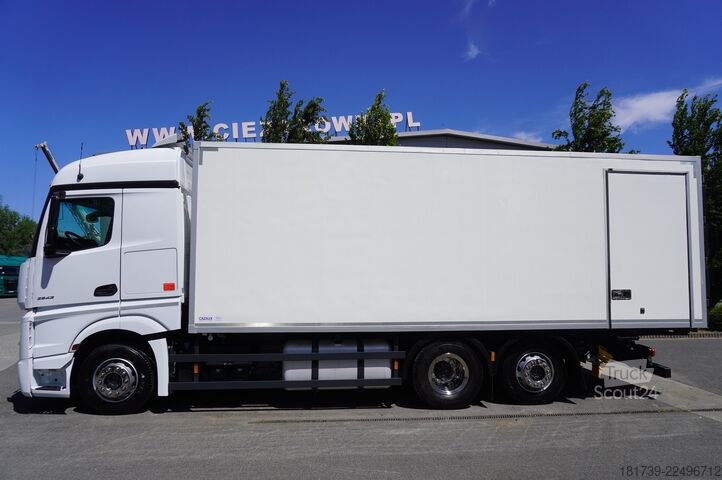 Gekoelde vrachtwagens Mercedes-Benz Actros 2542 / GIGA cabin / Thermoking