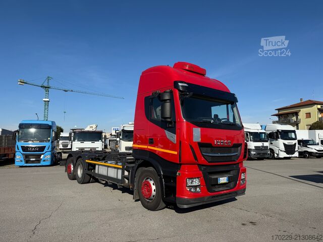 Camión con caja móvil Iveco STRALIS AS260S48
