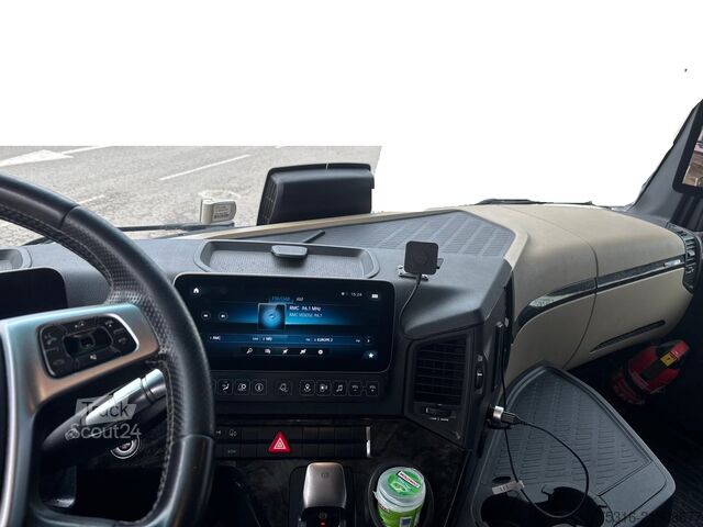 Standardni vlačilec Mercedes-Benz Actros 1845