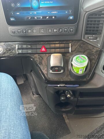 Standardni vlačilec Mercedes-Benz Actros 1845