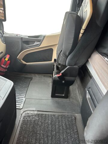 Standardni vlačilec Mercedes-Benz Actros 1845