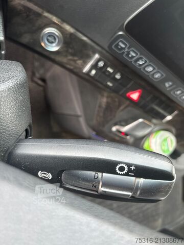 Standardni vlačilec Mercedes-Benz Actros 1845