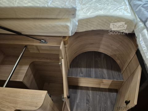 Полуинтегриран кемпер Knaus L!VE WAVE 650 MEG Black Selection *TraumMobil*Autark e*