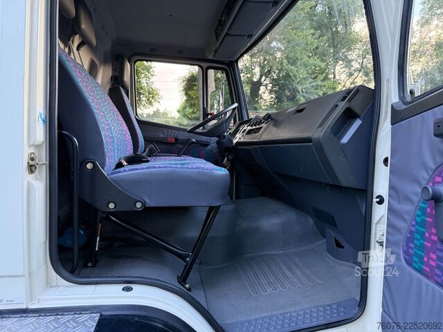 Camião de caixa fechada MERCEDES-BENZ 917 A 4x4 Allrad Einzelbereift 6m Koffer Klima