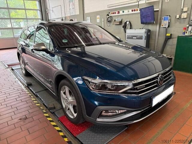 Minibus VW Passat Variant Alltrack 4Motion 2.0 TDI HeadUP