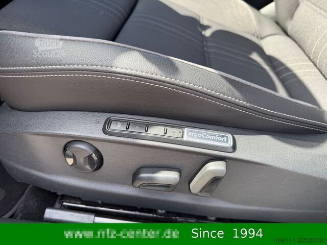 Minibus VW Passat Variant Alltrack 4Motion 2.0 TDI HeadUP
