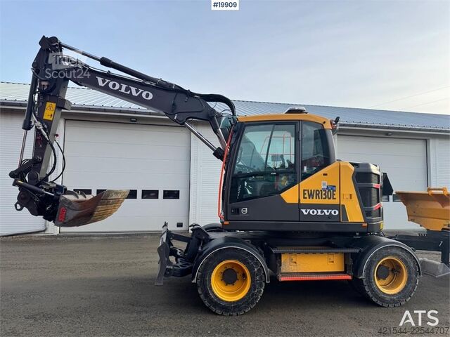 Tela-alustainen kaivinkone Volvo EWR130 Wheeled Excavator with Rototilt and 2 Bucke