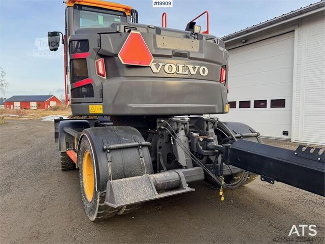 Tela-alustainen kaivinkone Volvo EWR130 Wheeled Excavator with Rototilt and 2 Bucke