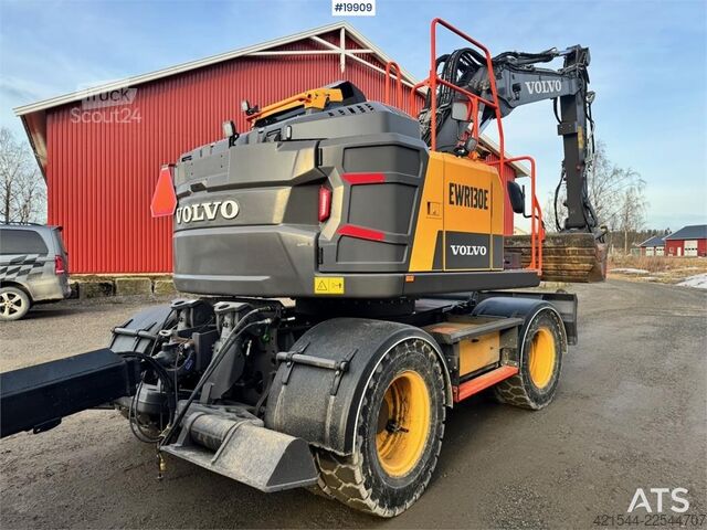 Tela-alustainen kaivinkone Volvo EWR130 Wheeled Excavator with Rototilt and 2 Bucke