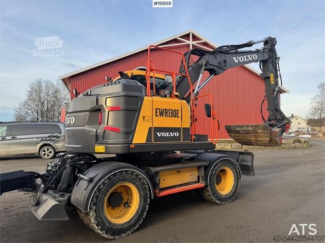 Tela-alustainen kaivinkone Volvo EWR130 Wheeled Excavator with Rototilt and 2 Bucke