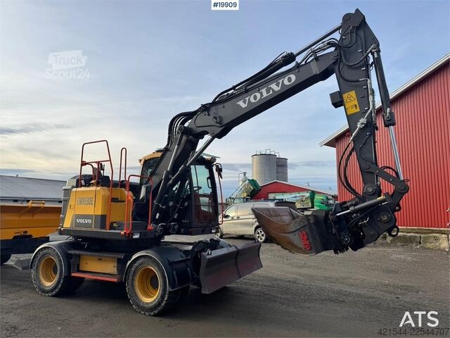 Tela-alustainen kaivinkone Volvo EWR130 Wheeled Excavator with Rototilt and 2 Bucke