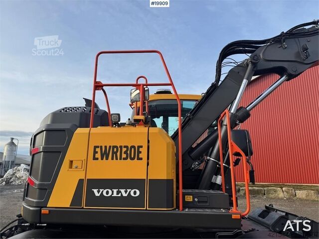 Paletli ekskavatör Volvo EWR130 Wheeled Excavator with Rototilt and 2 Bucke