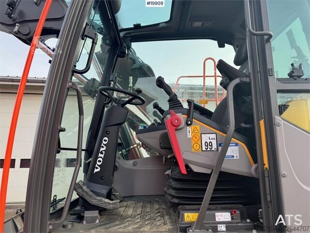Paletli ekskavatör Volvo EWR130 Wheeled Excavator with Rototilt and 2 Bucke