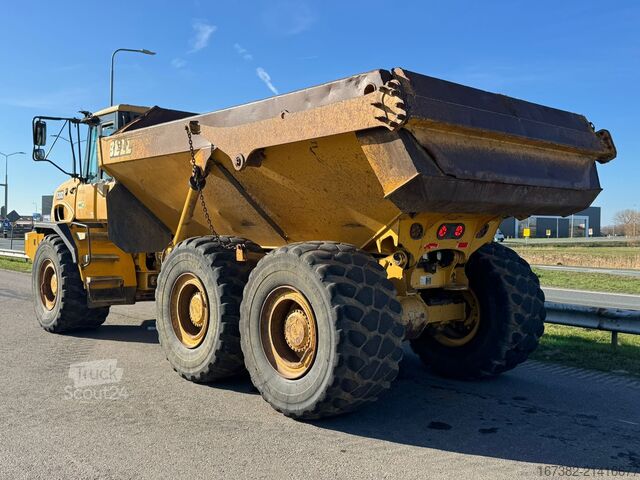 Döngölő teherautó Bell B30D