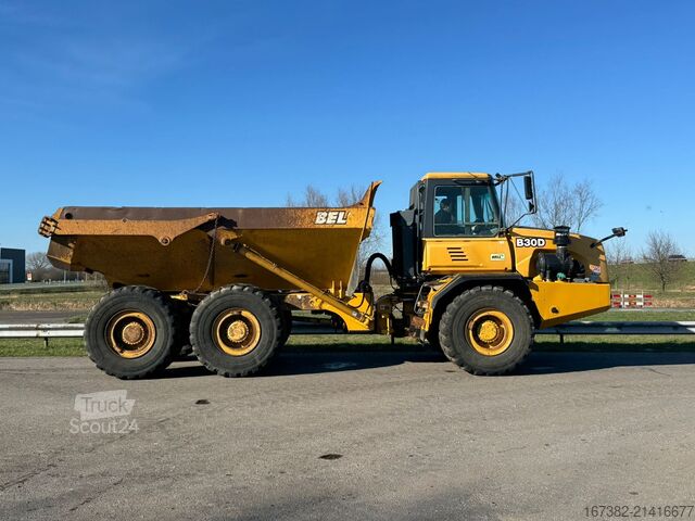 Döngölő teherautó Bell B30D