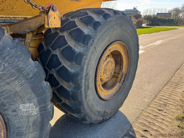 Döngölő teherautó Bell B30D