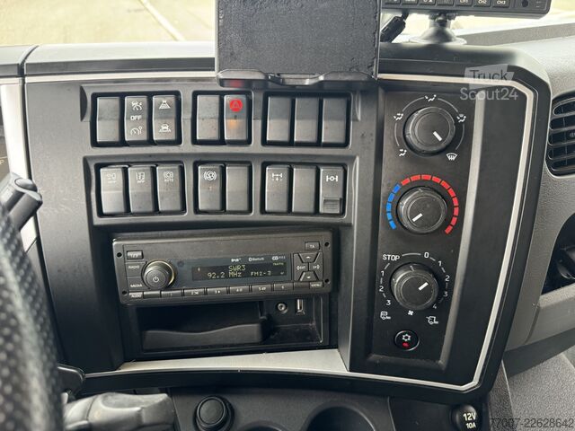 Грузовик с бортовой платформой, тентом и задним подъёмником Renault D12-240 Pr.Plane 7,3m AHK L-Haus Klima
