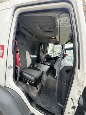 Грузовик с бортовой платформой, тентом и задним подъёмником Renault D12-240 Pr.Plane 7,3m AHK L-Haus Klima