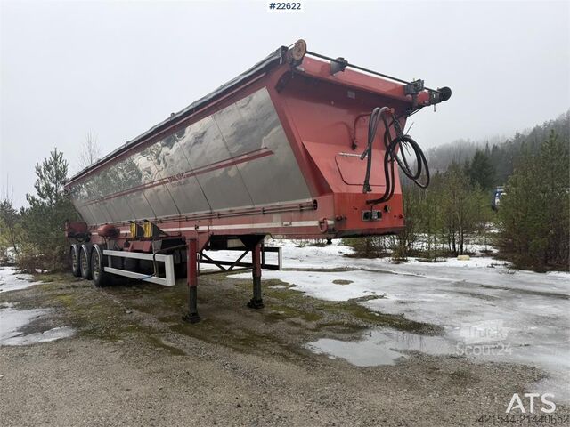 Vest-Trail Red River aszfalt félpótkocsi kitoló rendszerrel  Vest-Trail Red River asphalt semi with a push-off
