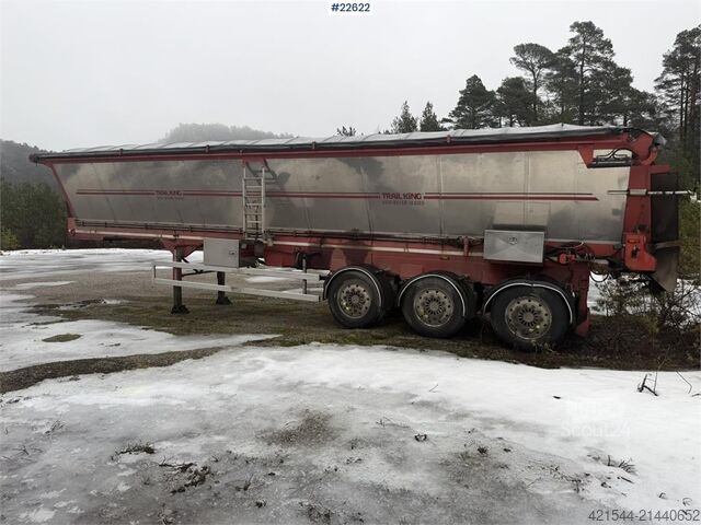 Vest-Trail Red River aszfalt félpótkocsi kitoló rendszerrel  Vest-Trail Red River asphalt semi with a push-off